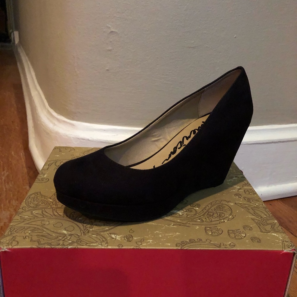 American rag black suede heels